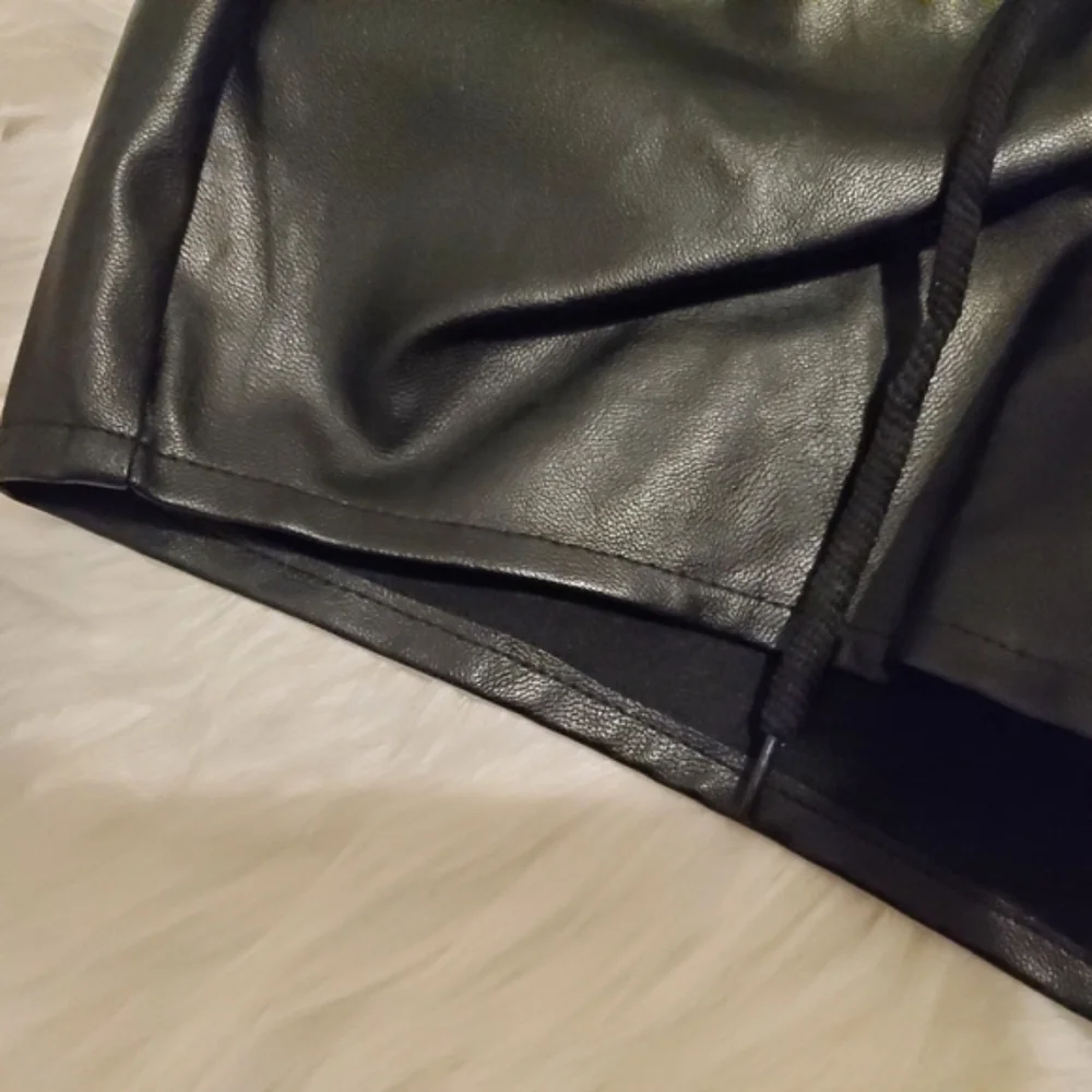 NASTY GAL High Waist Black Faux Leather Shorts - Size XXS, 00 - Picture 4 of 6
